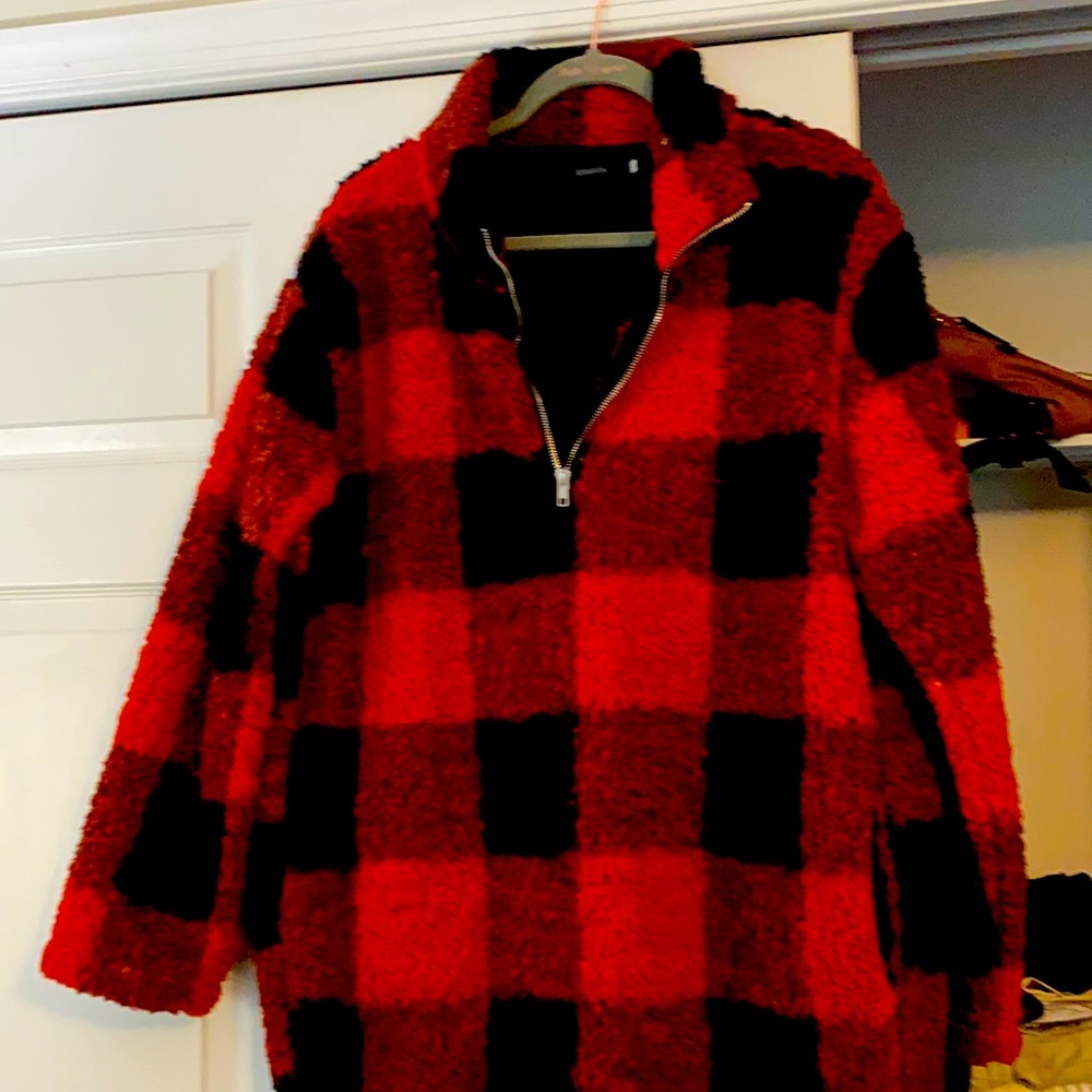 A very soft and warm fleece. Soft to touch and keeps the heat in.